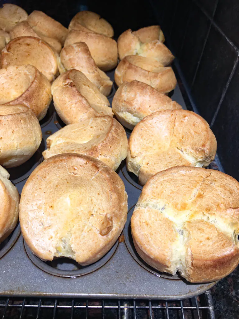 cavacas Portuguese popovers cooling