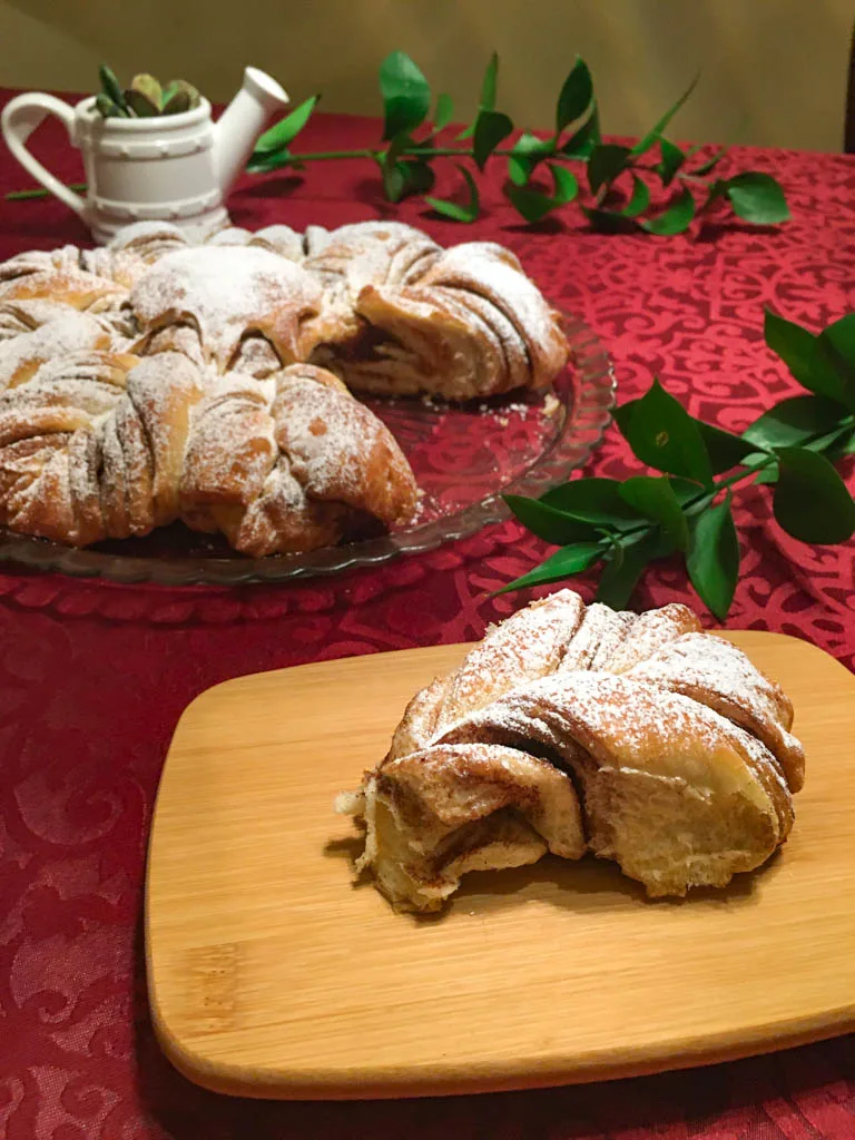 star bread cinnamon on a serving platter