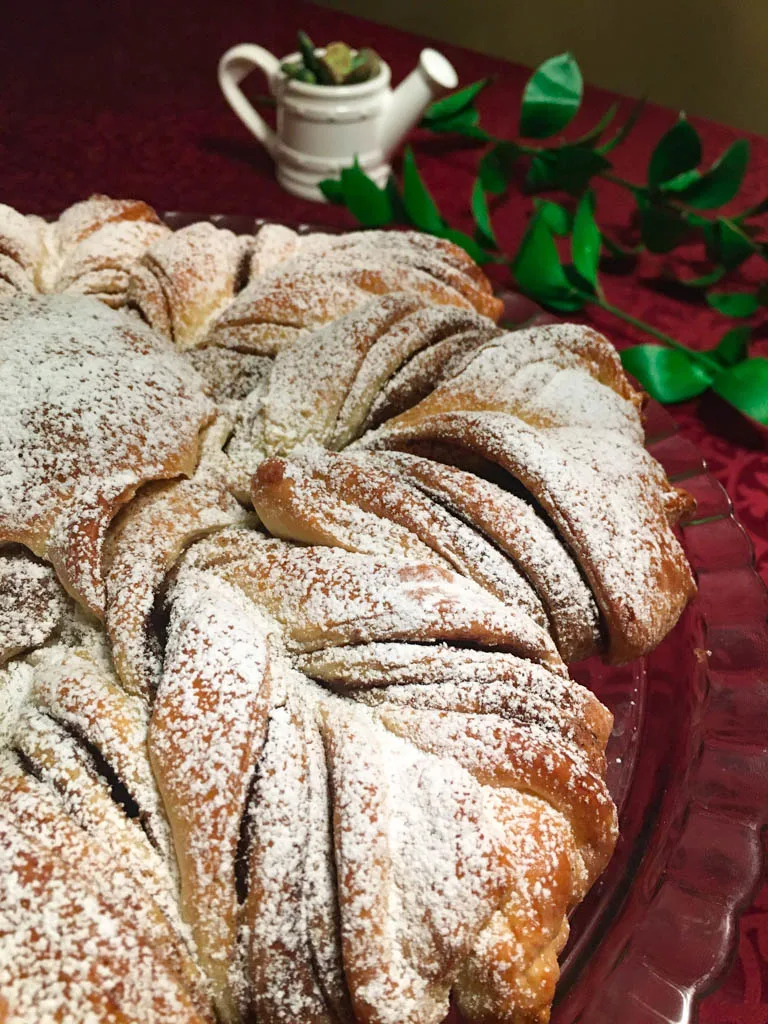 star bread cinnamon on a serving platter