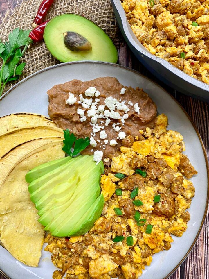 Huevos con Chorizo (Eggs with Chorizo) fed by sab