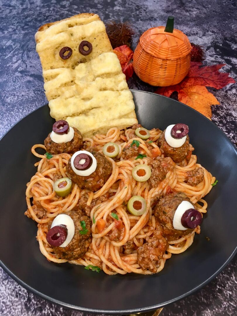Halloween Spaghetti Bologneyes (Bolognese) fed by sab