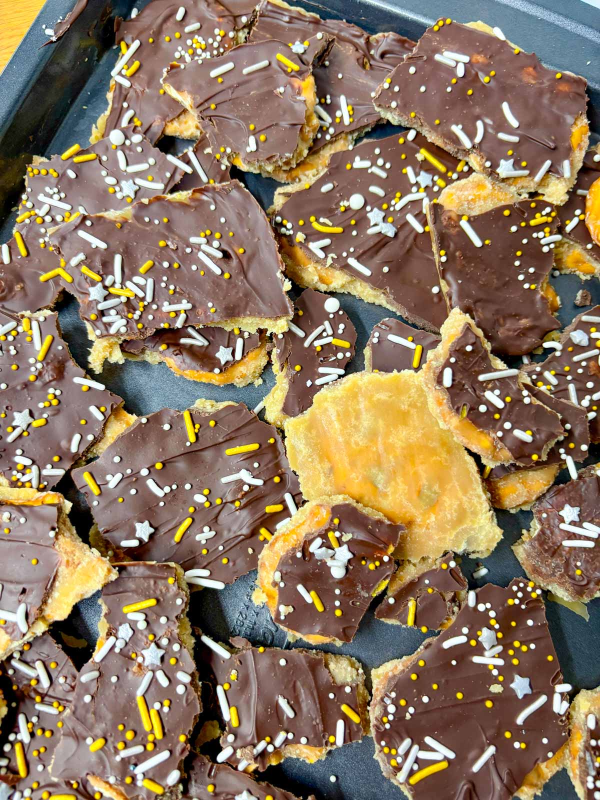 a baking tray is filled with pretzel Christmas crack