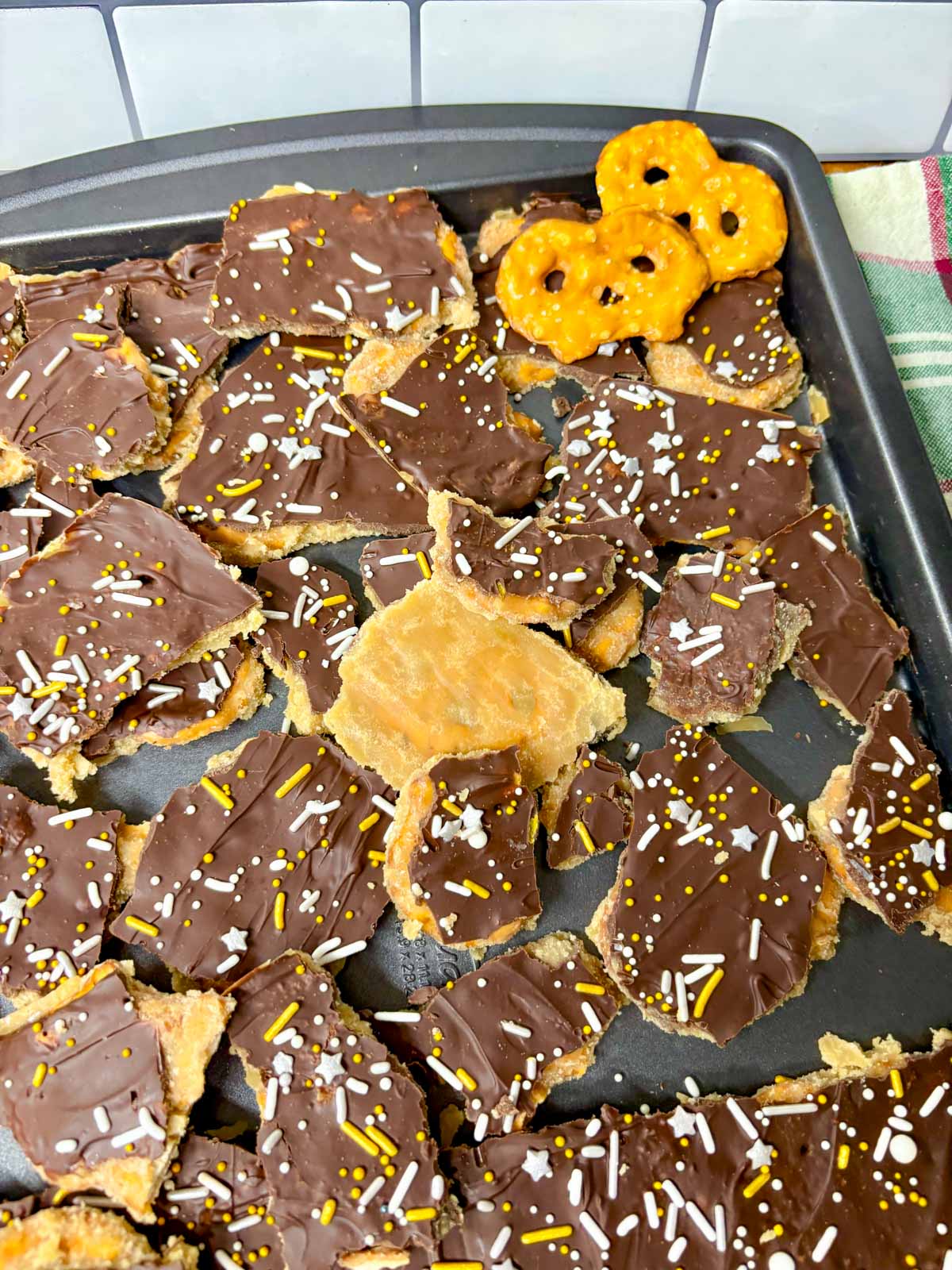 a baking tray is filled with pretzel Christmas crack